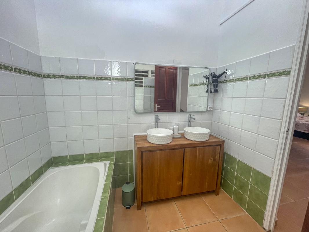 27.Location villa piscine sainte anne guadeloupe_Chambre 1